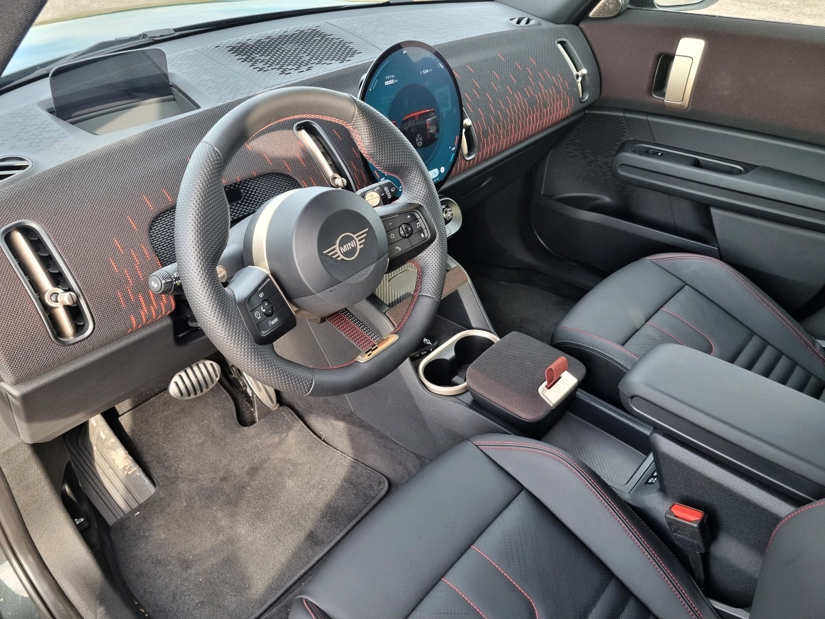mini-countryman-jcw-2024-7