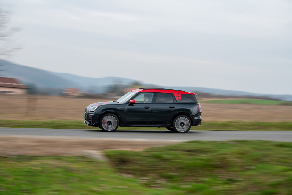 p90542909_highres_mini-countryman-03-2
