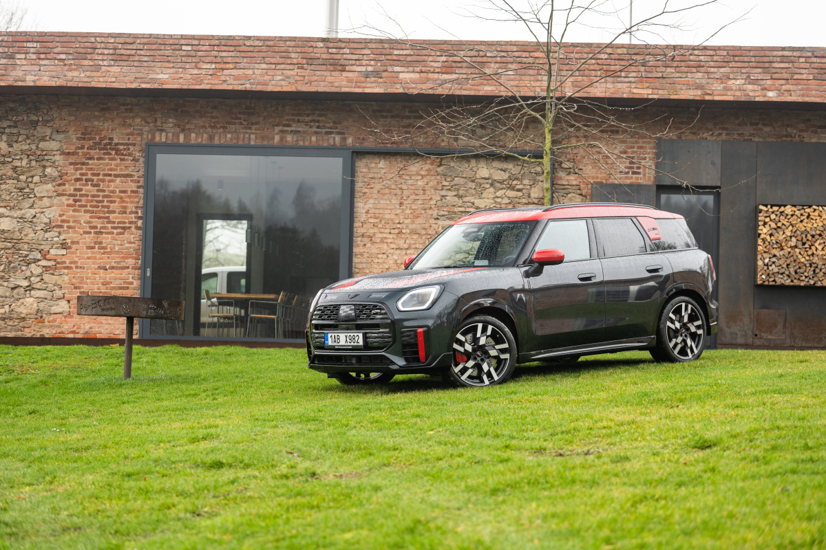 p90542915_highres_mini-countryman-03-2