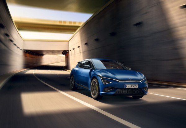 kia-new-ev6-gt-my25-yachtbluematt-dynamic-digital-1920x1080