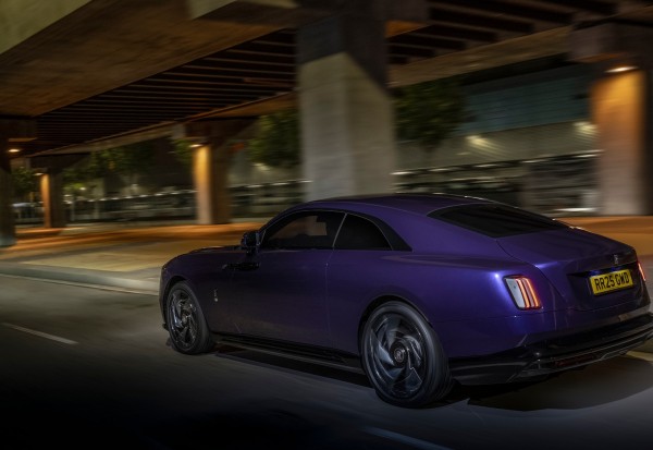 p90587834_lowres_rolls-royce-black-ba