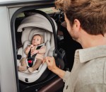 lifestyle_cs_lux_collection_baby-safe_pro_soft_taupe_dad_2_2024_300dpi