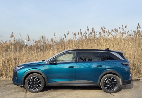 peugeot-5008-2025-10