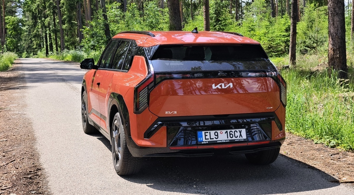 kia-ev3-2025-14