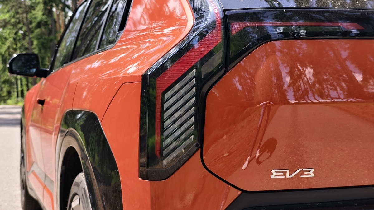 kia-ev3-2025-18
