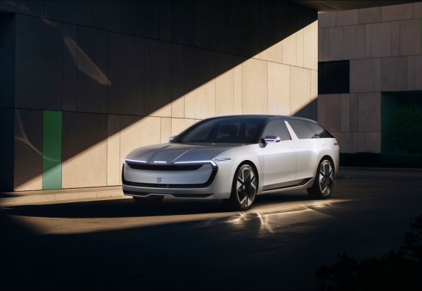 visiono_ext_driving_city25_qf_16x9_250815-png_v002