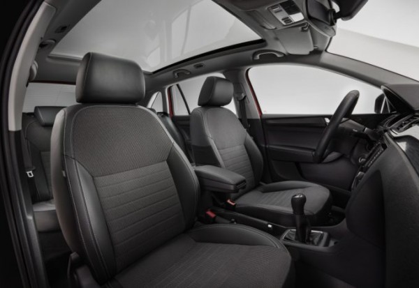 panoramaticke-okno-skoda-rapid-710x467