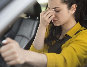 woman_driving_tired
