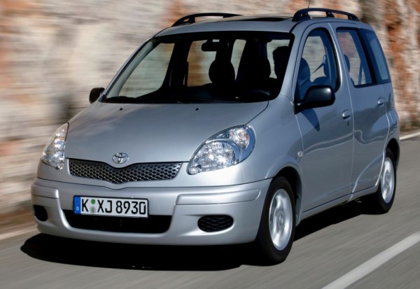 im00455-1-toyota-yaris-verso