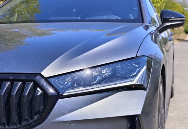 skoda-superb-spotline-2025-10