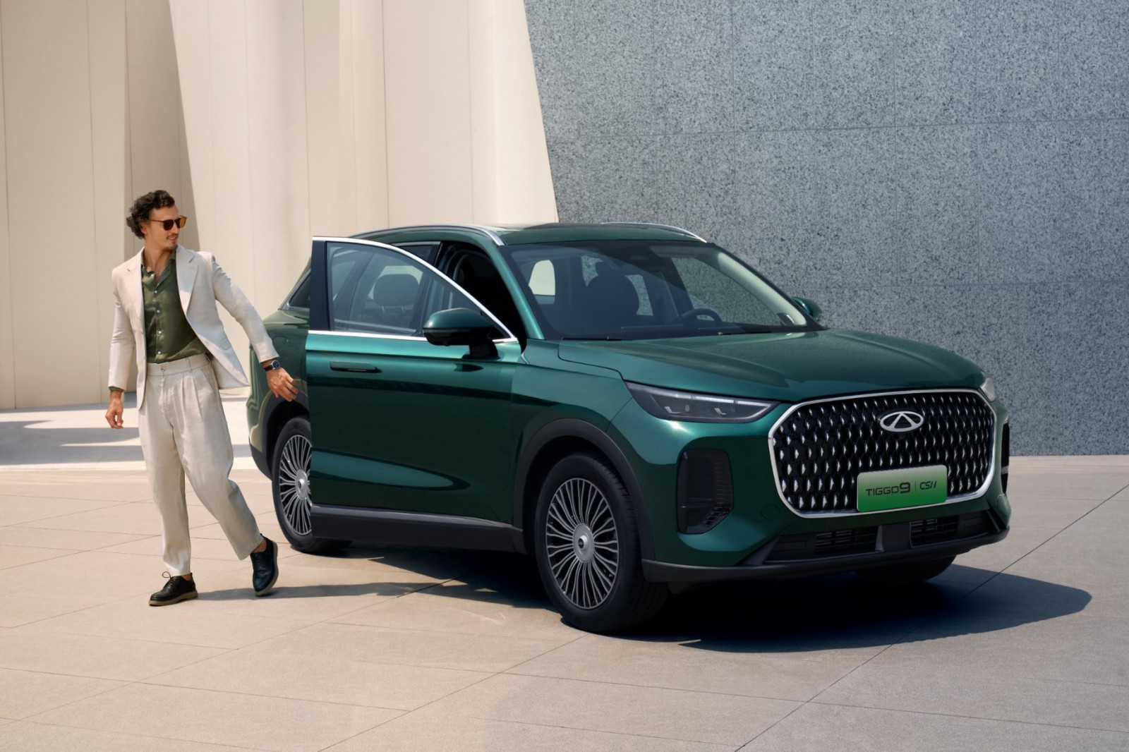 Velké SUV jezdí za 6 litrů, má 428 koní a obří kufr. Z konkurence dělá chudé příbuzné