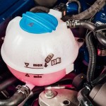 Jediná záměna v garáži může během pár sekund zničit motor. Barva kapalin dnes často mate i zkušené řidiče