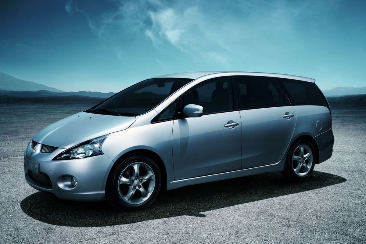 mitsubishi-grandis-2004_05-nestandard1