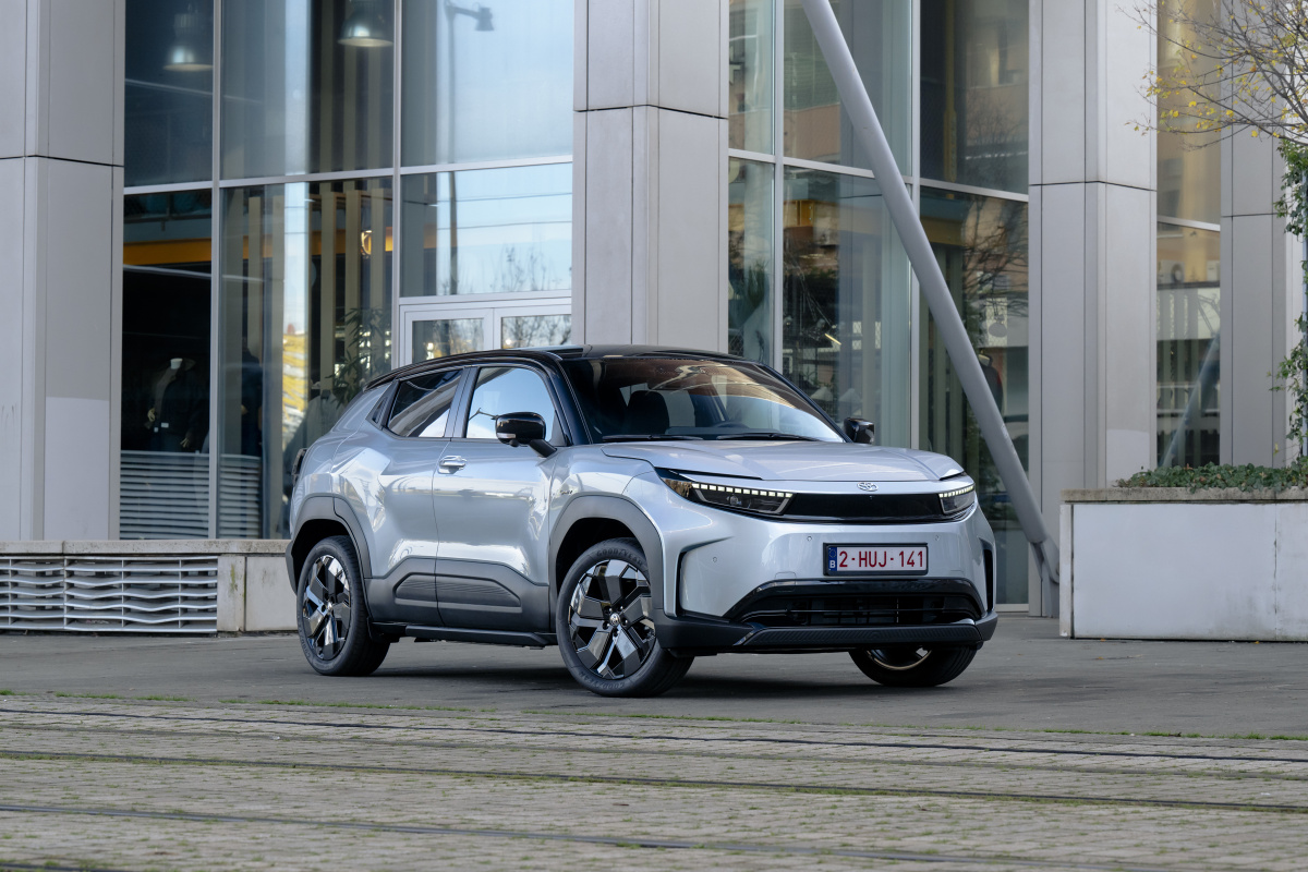 2026_toyotaurbancruiser_liquidsilverawd_static_005