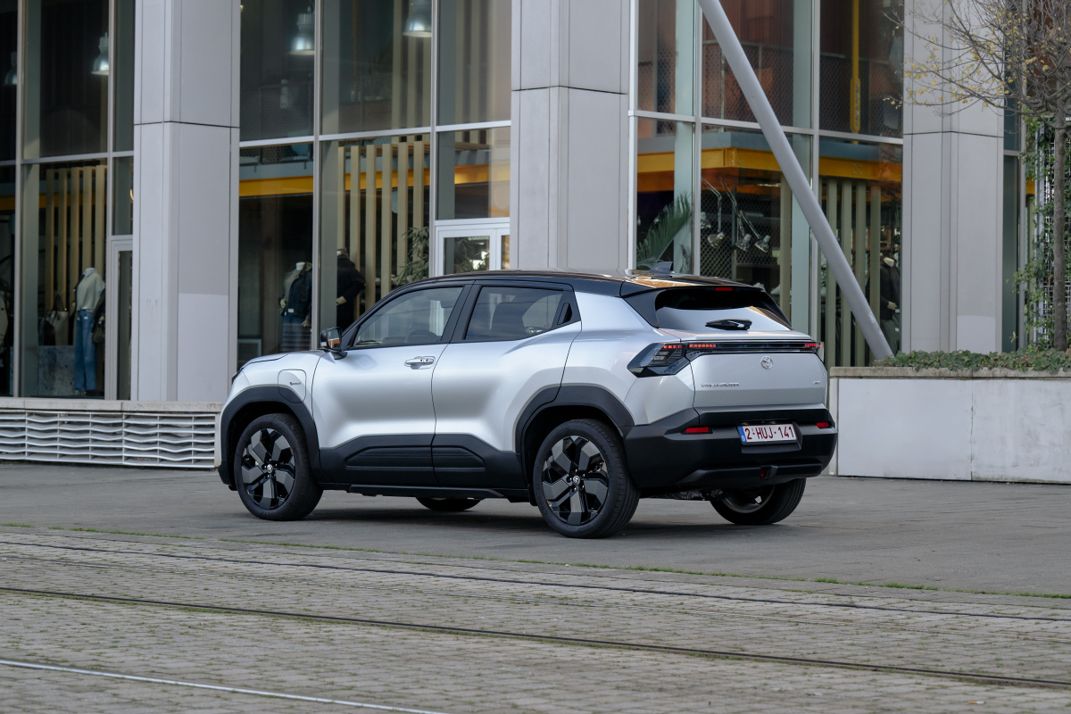 2026_toyotaurbancruiser_liquidsilverawd_static_008