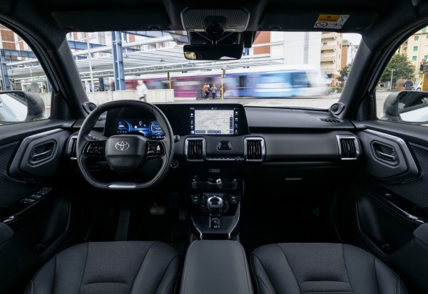 2026_toyotaurbancruisergraphitegreyfwd_interioranddetails_015