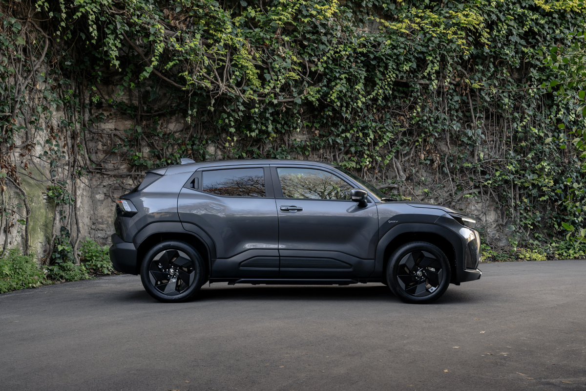 2026_toyotaurbancruisergraphitegreyfwd_static_004