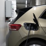 Elektromobilní kocovina: polovina zákazníků o nich vůbec neuvažuje a volí spalovací jistotu