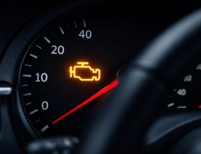 6994924ad2e1cc455c889d8c_zluta_kontrolka_motoru