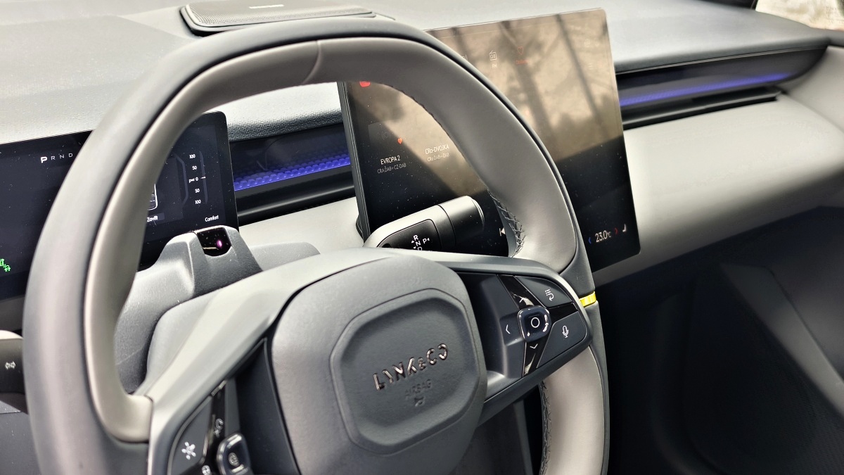 lynk-co-02-32