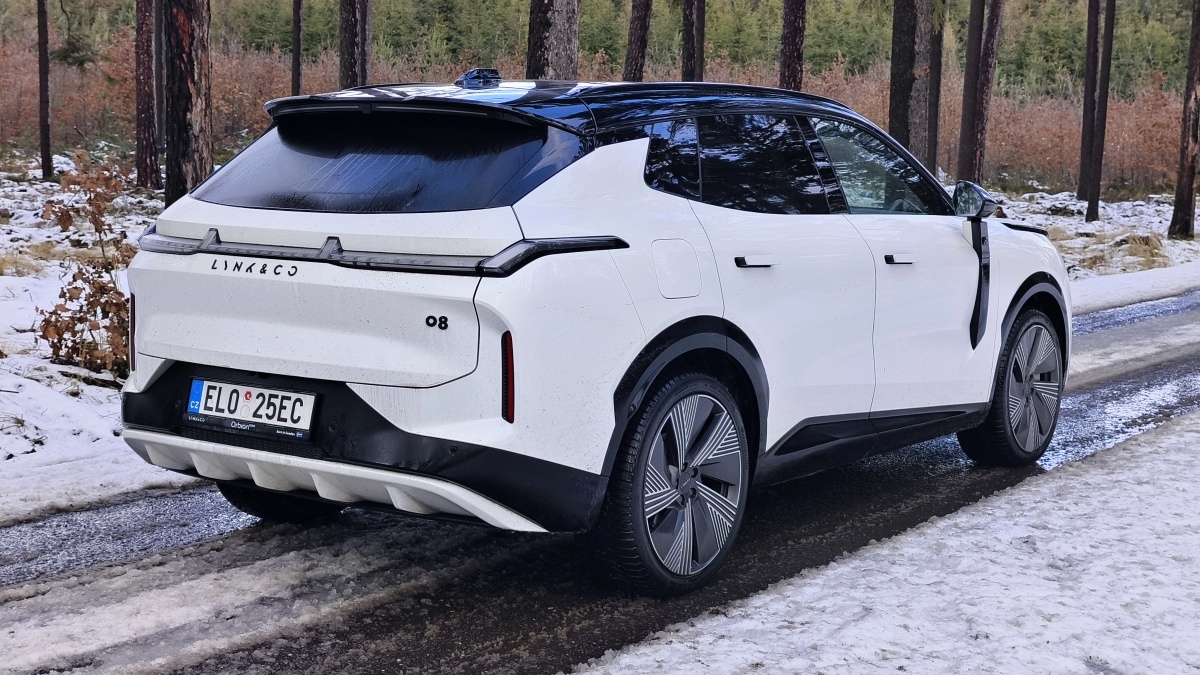lynkco-08-test-2026-24