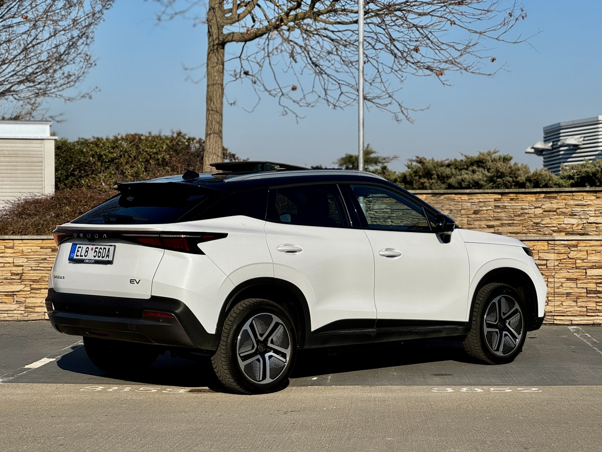 Evropská SUV mají obří problém: Omoda zlevnila koráby s dojezdem 1 200 km o 150 tisíc