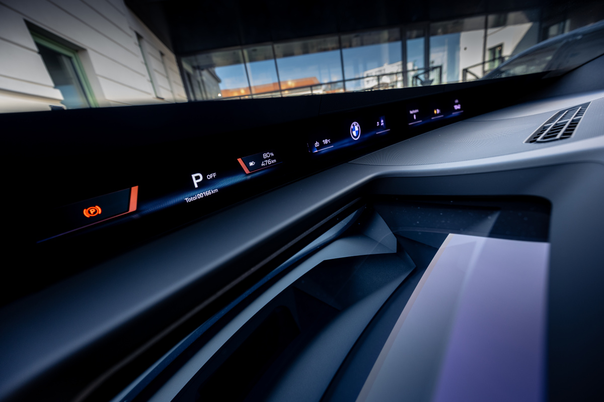 p90631747_highres_bmw-ix3-additional-p