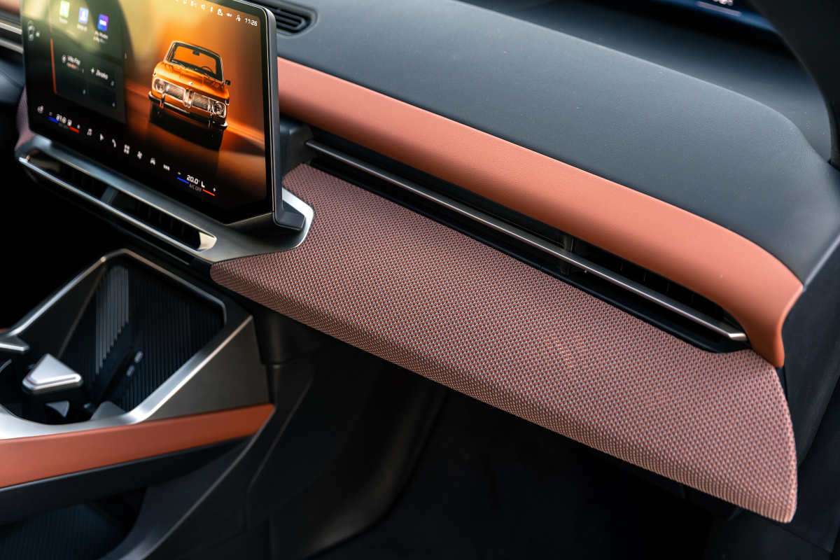 p90631754_highres_bmw-ix3-additional-p