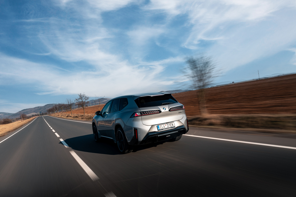 p90631793_highres_bmw-ix3-additional-p