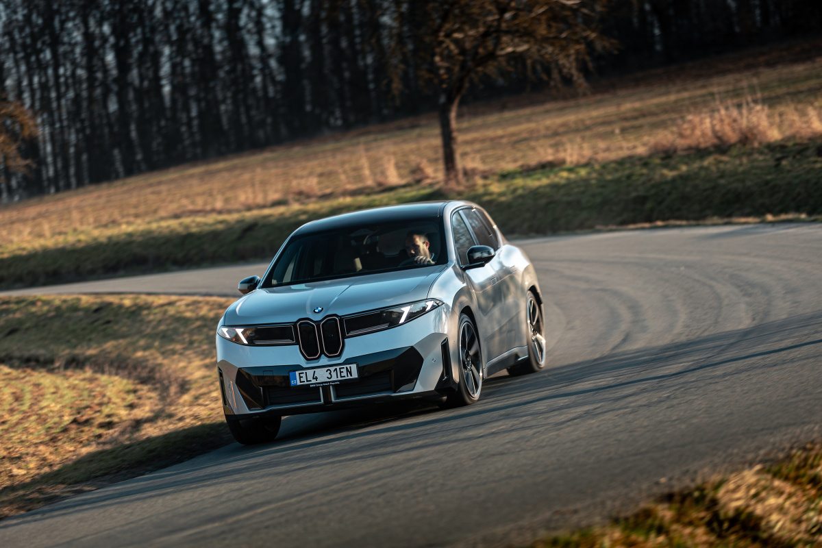 p90631794_highres_bmw-ix3-additional-p