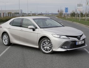 toyota-camry-2020-20