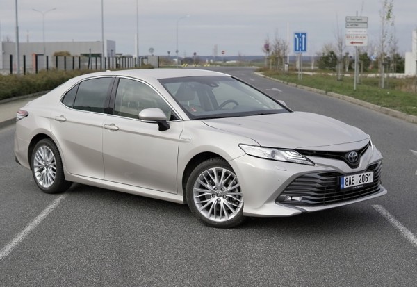 toyota-camry-2020-20