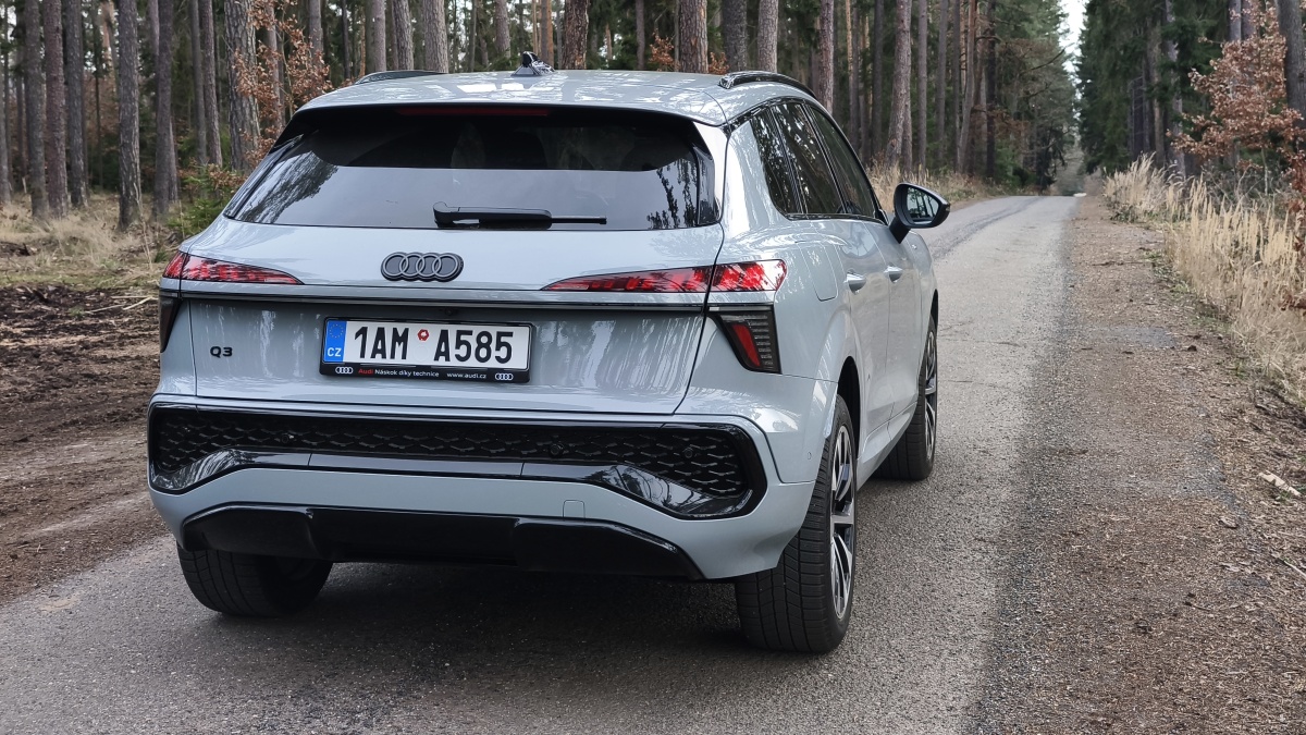 audi-q3-suv-test-2026-11