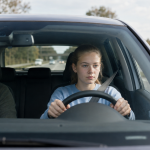 Spolujezdec musí mít řidičák. Nový režim autoškol počítá s prvními 1 000 km pod dohledem