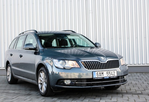 skoda-superb-kombi-exterior-8