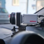 Nová zbraň na piráty silnic. Městská policie nasazuje mobilní radar v autě