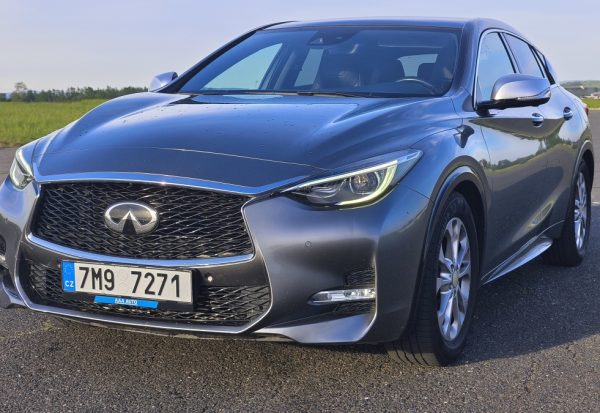 infiniti-q30-12