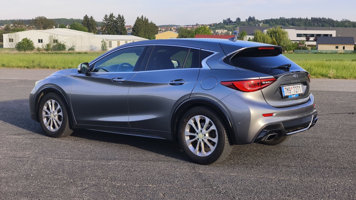 infiniti-q30-14