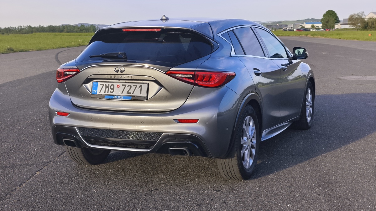 infiniti-q30-19