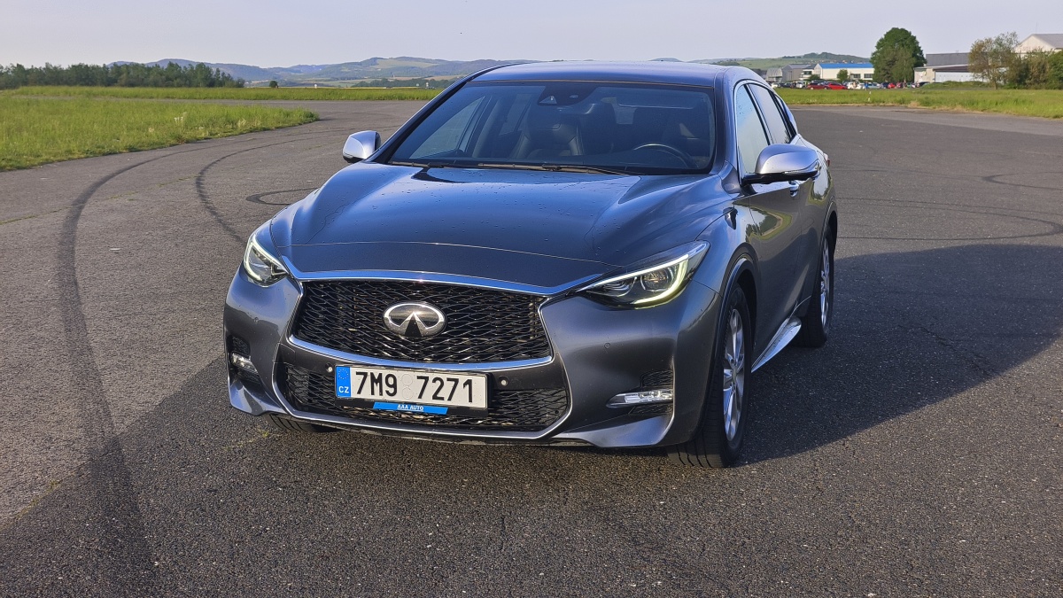 infiniti-q30-2