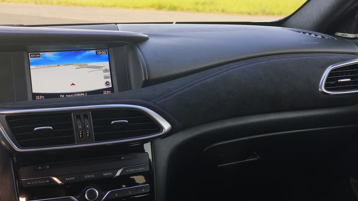 infiniti-q30-32