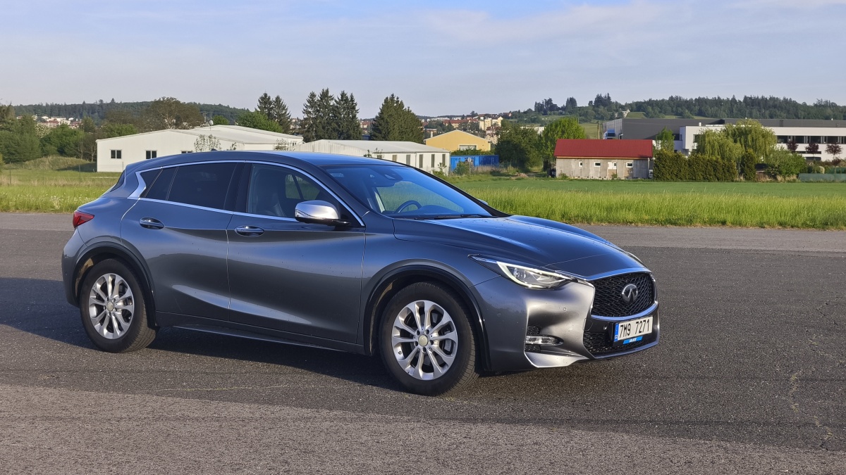 infiniti-q30-5