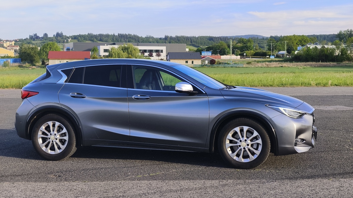 infiniti-q30-6