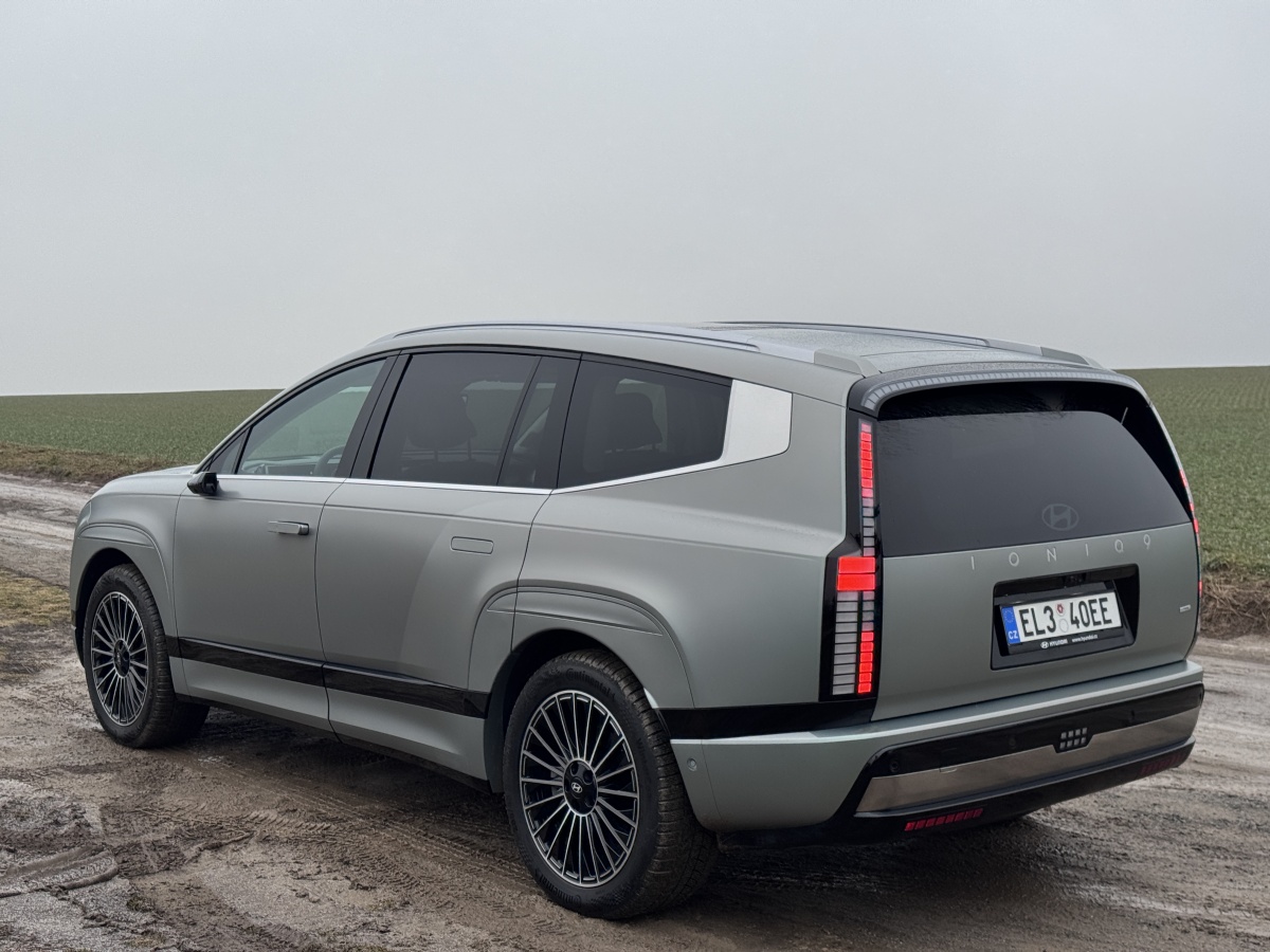 Majitelé SUV, připravte se na drsný šok. Přicházejí speciální daně a drahé parkovné