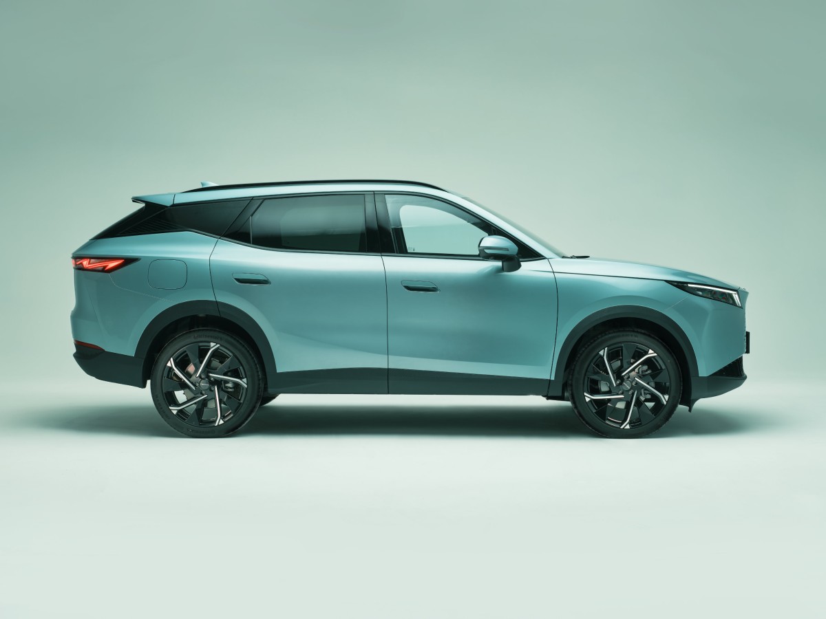 Nové SUV Omoda7 s cenou pod 800 tisíc vtrhlo do Česka. Dojezd 1 200 km nebo čtyřkolka v základu