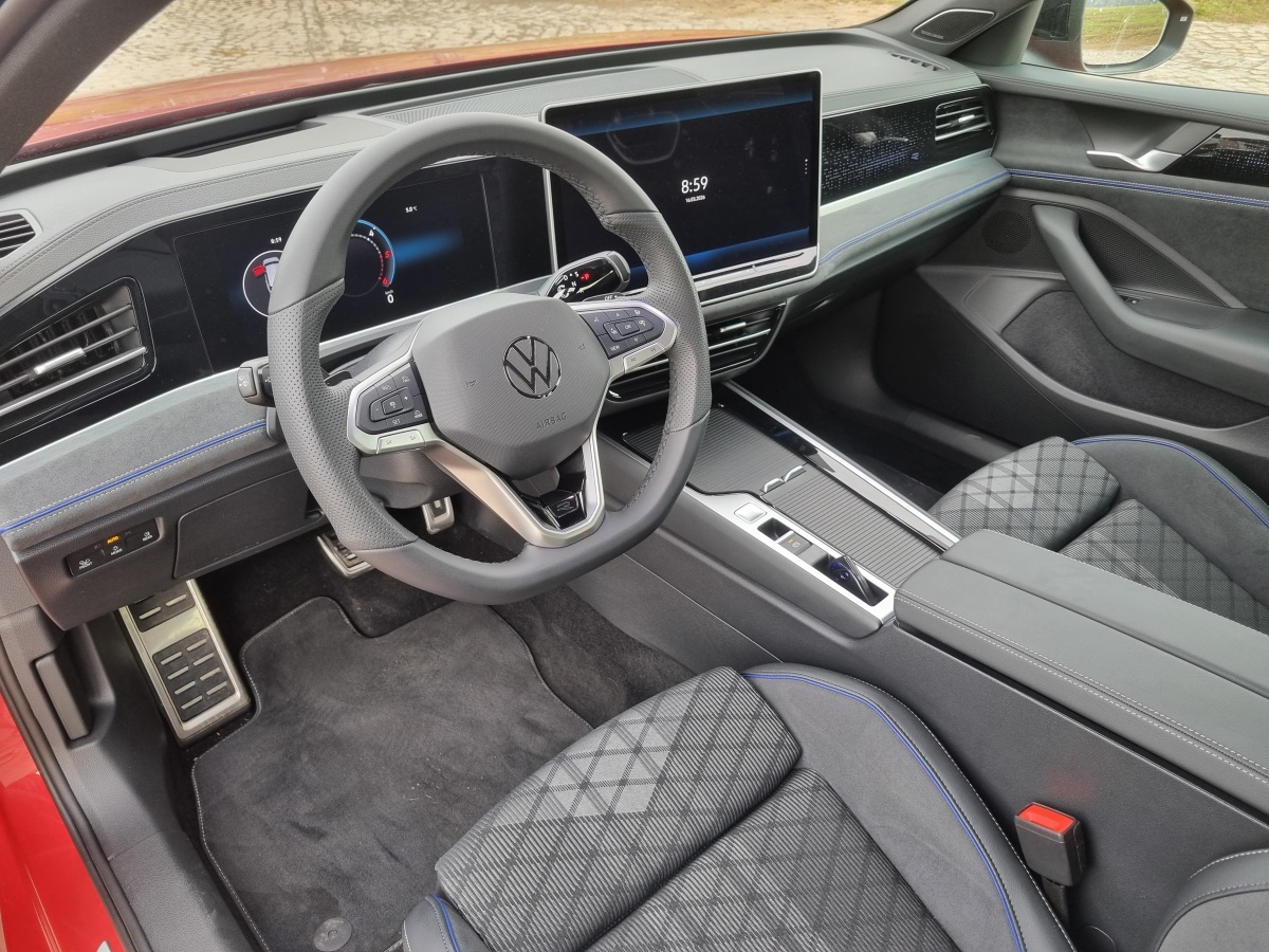 volkswagen-passat-variant-2026-test-11