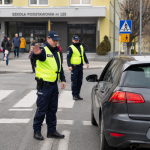 Konec vození dětí až před školu. Stát vyhlásil válku mama taxi, na řidiče v ranní špičce čeká policie