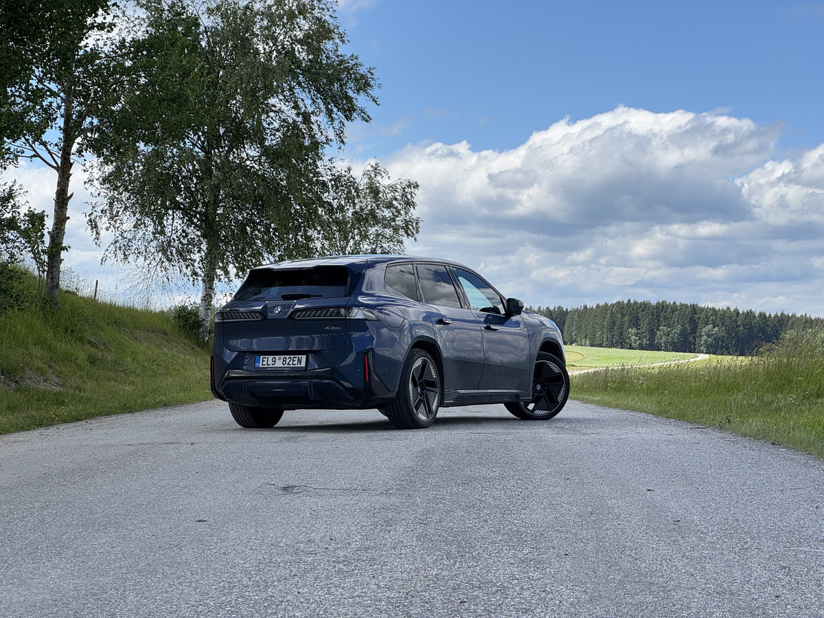 bmw-ix3-2026-113
