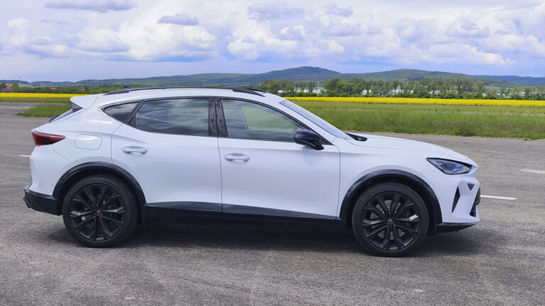 Rodinný crossover dostal 333 koní a umí driftovat. CUPRA Formentor VZ je teď úplně jiné auto