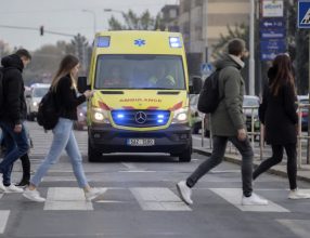 izs-sanitka-a-chodci